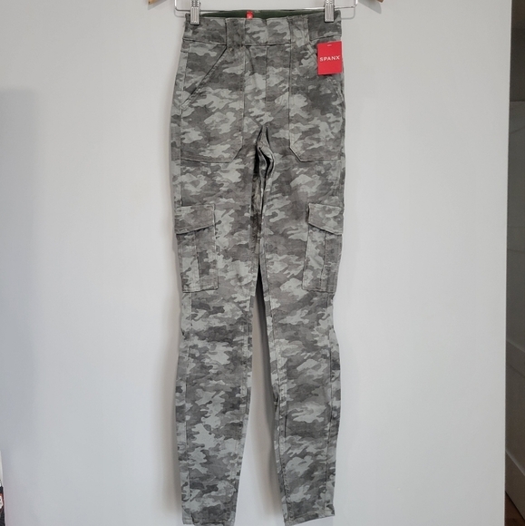 SPANX Women's Stretch Twill Ankle Cargo Pant Stone Wash Camo Size XS - Picture 2 of 9